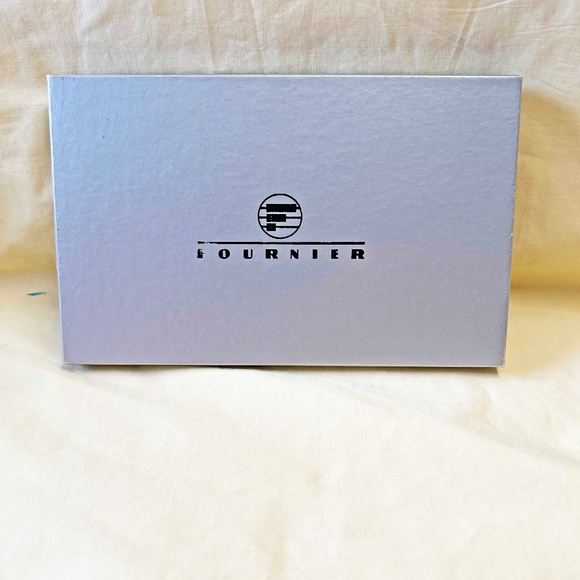 PASSPORT & CREDIT CARD HOLDER, CALF LEATHER by FOURNIER, BURGUNDY, 7 x 4 INCHES, - Picture 3 of 6